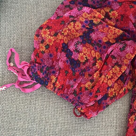 NWT Free People Pink Multicolor Floral Smocked Puff Sleeve Crop Top Size S - Picture 4 of 10